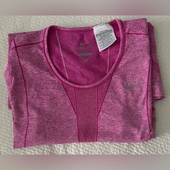 Nike Women’s DRI-FIT Short Sleeve Shirt- Size Medium - Picture 4 of 9